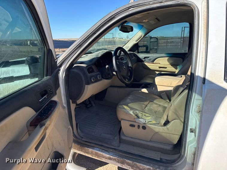 image for item FB0904 2008 Chevrolet Silverado 2500HD Crew Cab pickup truck