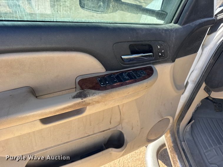 image for item FB0904 2008 Chevrolet Silverado 2500HD Crew Cab pickup truck