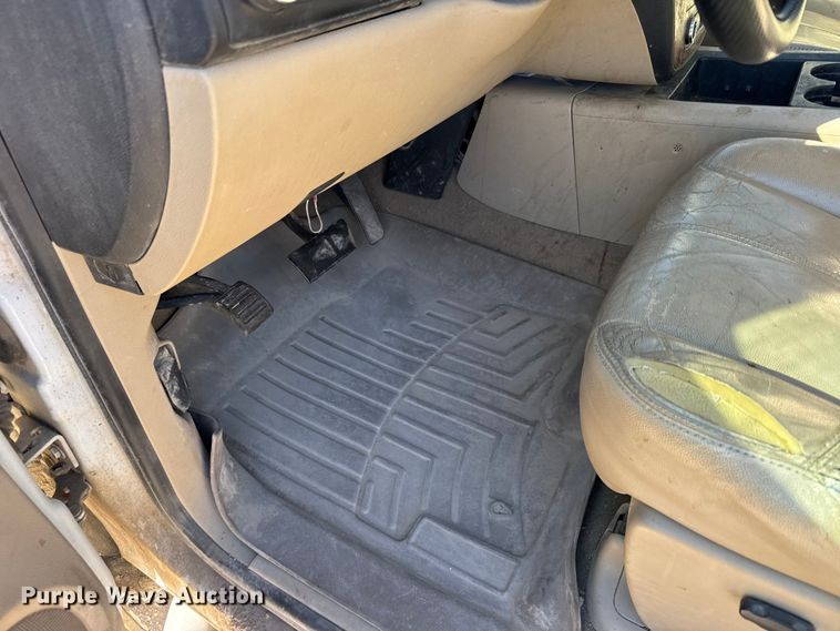 image for item FB0904 2008 Chevrolet Silverado 2500HD Crew Cab pickup truck