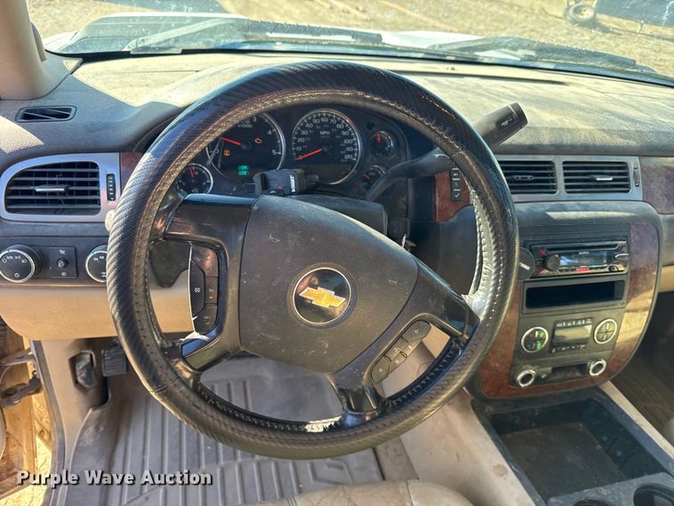 image for item FB0904 2008 Chevrolet Silverado 2500HD Crew Cab pickup truck