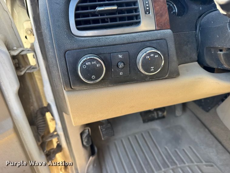 image for item FB0904 2008 Chevrolet Silverado 2500HD Crew Cab pickup truck