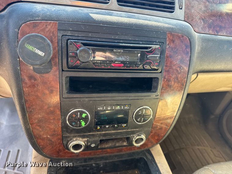 image for item FB0904 2008 Chevrolet Silverado 2500HD Crew Cab pickup truck