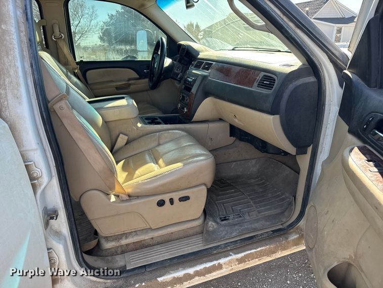 image for item FB0904 2008 Chevrolet Silverado 2500HD Crew Cab pickup truck