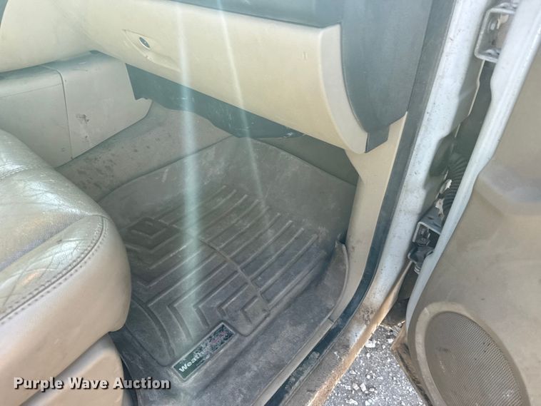 image for item FB0904 2008 Chevrolet Silverado 2500HD Crew Cab pickup truck