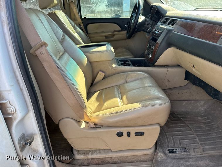 image for item FB0904 2008 Chevrolet Silverado 2500HD Crew Cab pickup truck