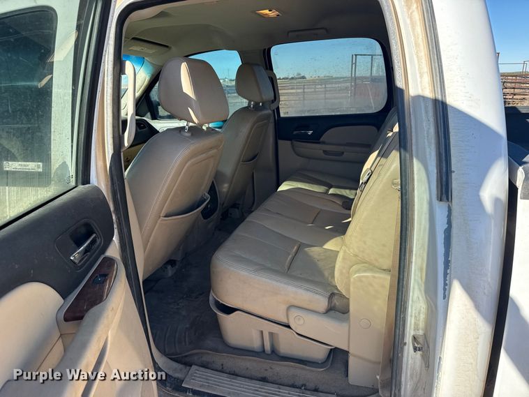 image for item FB0904 2008 Chevrolet Silverado 2500HD Crew Cab pickup truck