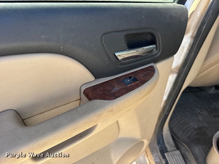 image for item FB0904 2008 Chevrolet Silverado 2500HD Crew Cab pickup truck