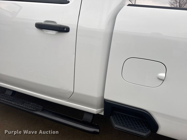 image for item FB0932 2022 Chevrolet Silverado 2500HD pickup truck