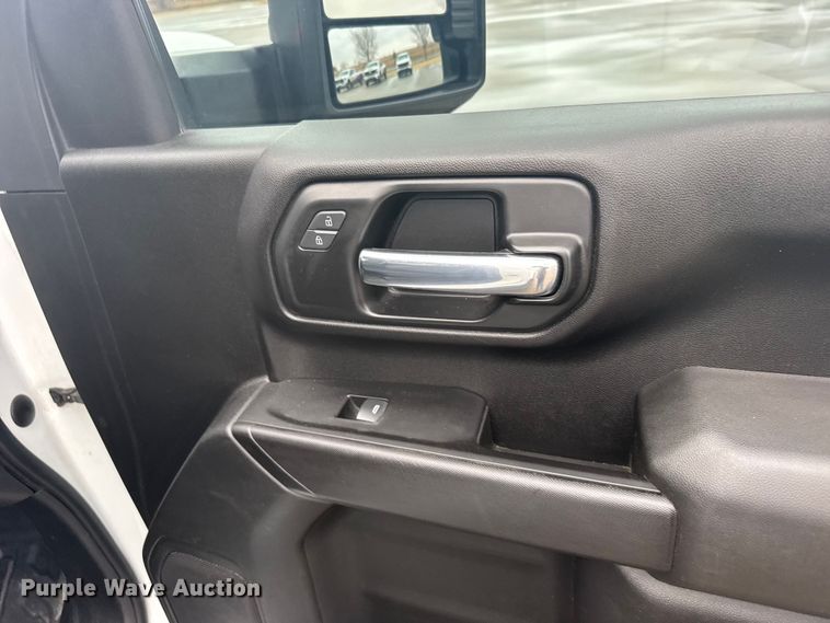 image for item FB0932 2022 Chevrolet Silverado 2500HD pickup truck