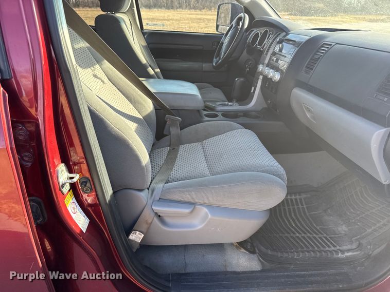 image for item FB0947 2010 Toyota Tundra Crew Cab pickup truck