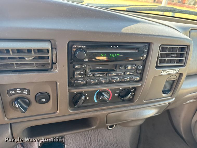 image for item FB0949 2000 Ford Excursion SUV