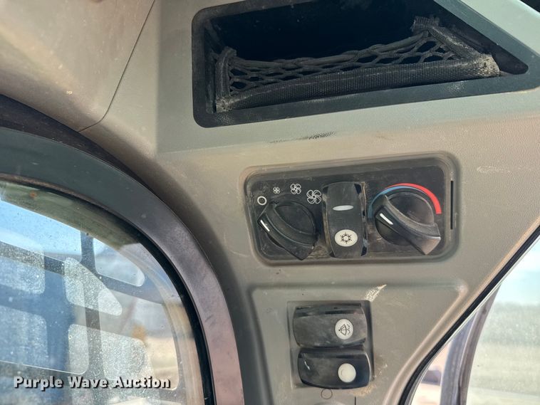 image for item FB0950 2018 Caterpillar 289D tracked skid steer loader