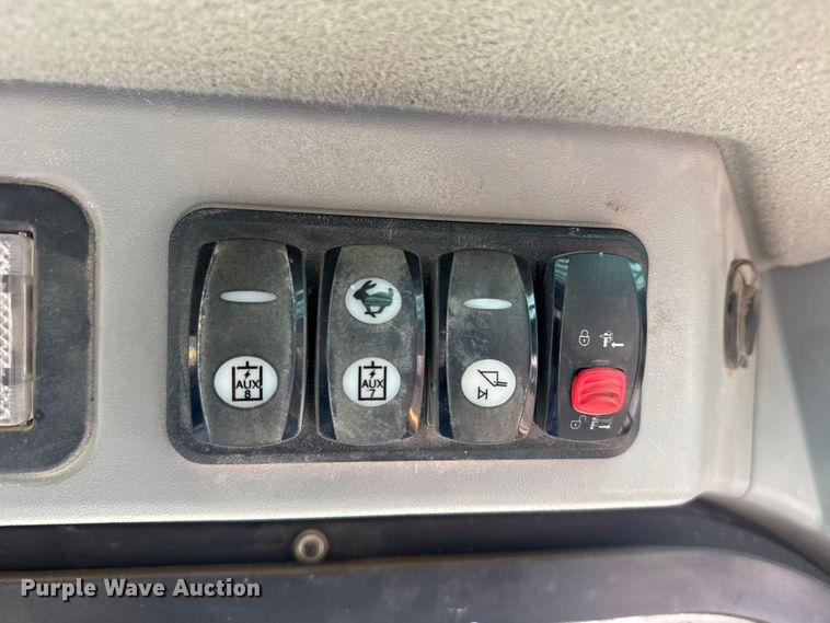 image for item FB0950 2018 Caterpillar 289D tracked skid steer loader