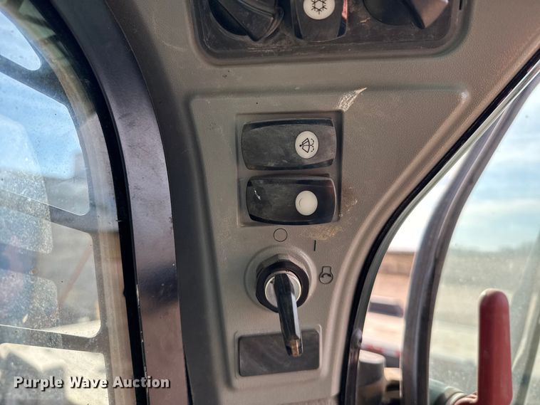 image for item FB0950 2018 Caterpillar 289D tracked skid steer loader