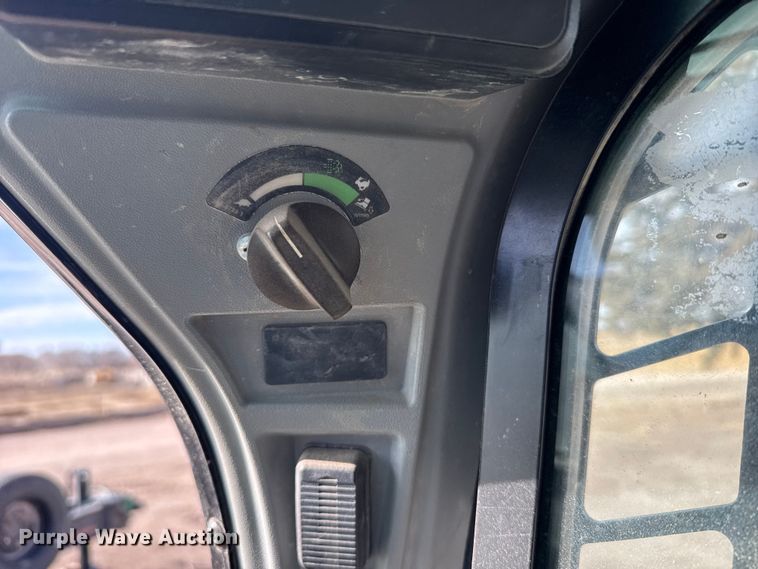 image for item FB0950 2018 Caterpillar 289D tracked skid steer loader