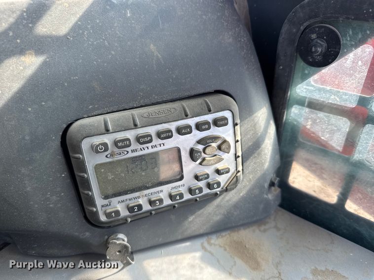 image for item FB0951 2020 Kubota SVL 95-2s tracked skid steer loader