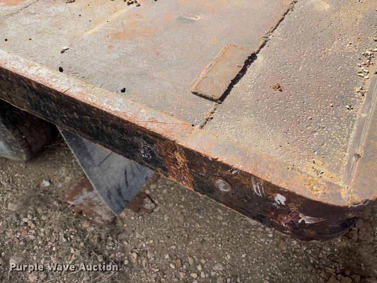 image for item FB3144 1997 Ford F350 flatbed pickup truck