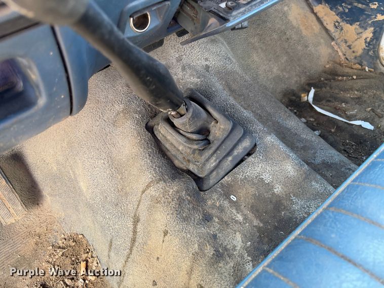 image for item FB3144 1997 Ford F350 flatbed pickup truck