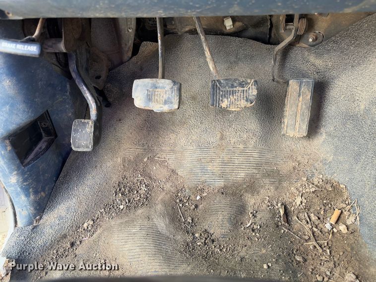 image for item FB3144 1997 Ford F350 flatbed pickup truck