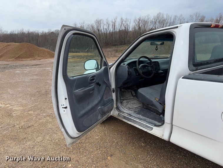 image for item FB3172 1999 Ford F150 pickup truck