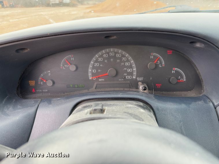 image for item FB3172 1999 Ford F150 pickup truck