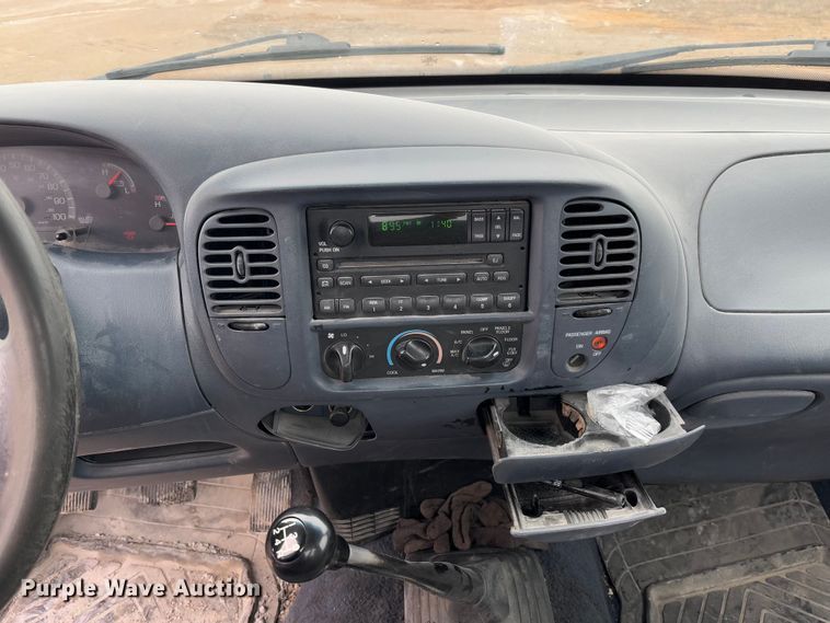 image for item FB3172 1999 Ford F150 pickup truck