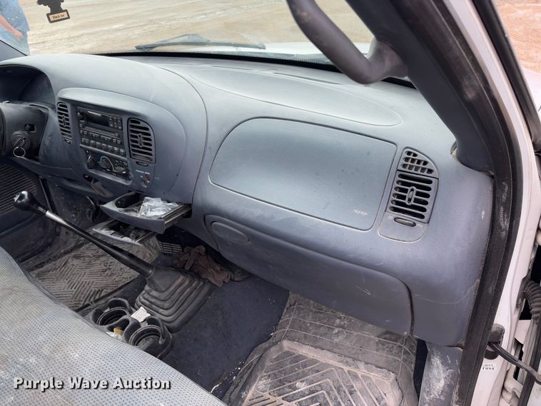 image for item FB3172 1999 Ford F150 pickup truck