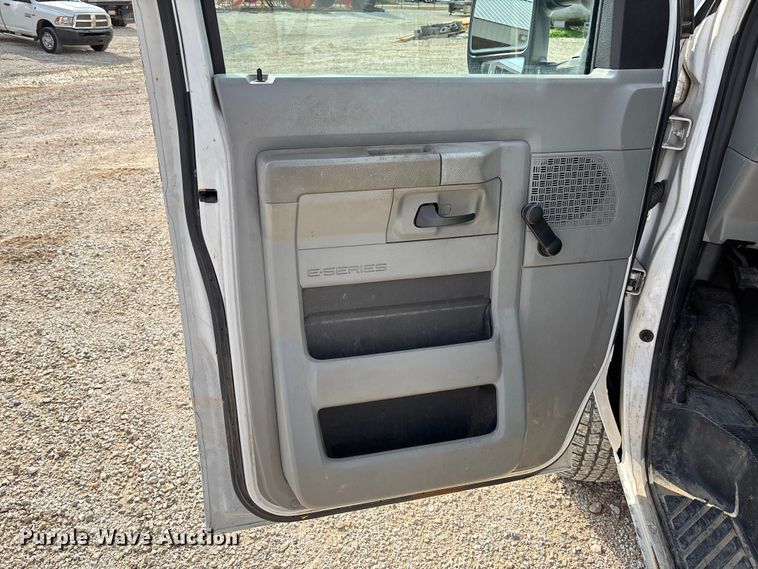 image for item FB3186 2011 Ford E250 van