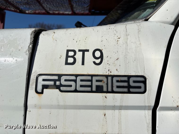 image for item FB3569 1998 Ford F-800 forestry bucket truck