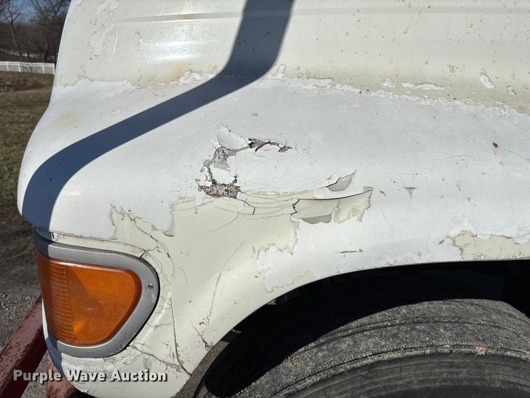 image for item FB3569 1998 Ford F-800 forestry bucket truck