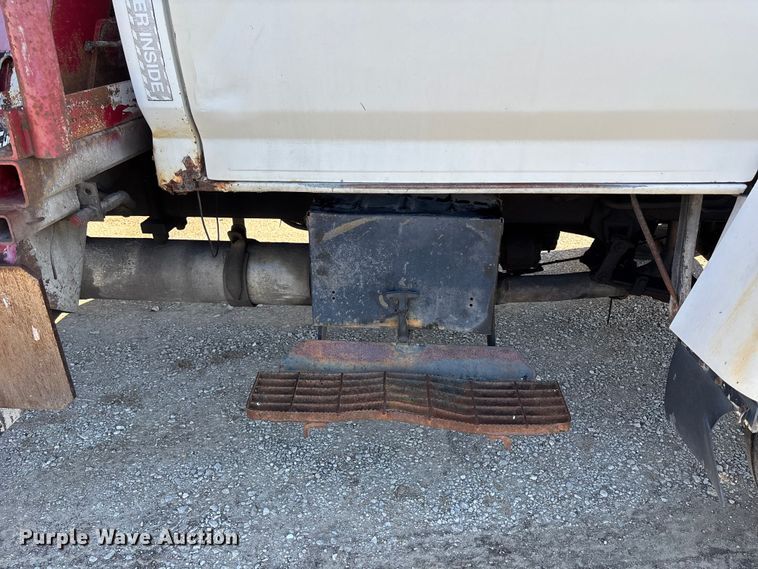 image for item FB3569 1998 Ford F-800 forestry bucket truck