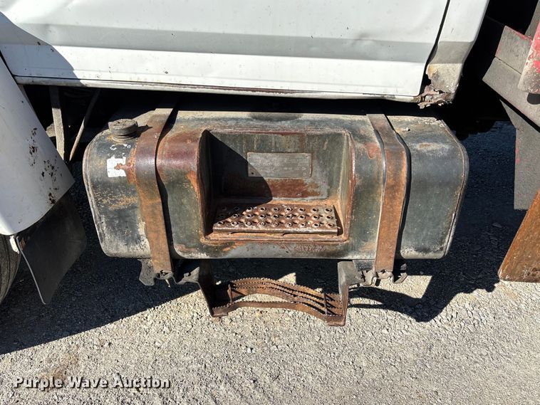 image for item FB3569 1998 Ford F-800 forestry bucket truck