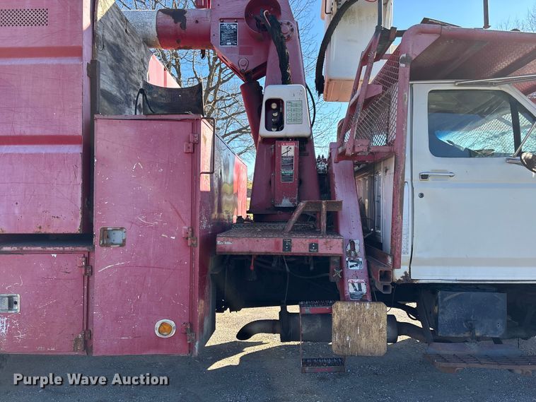 image for item FB3569 1998 Ford F-800 forestry bucket truck