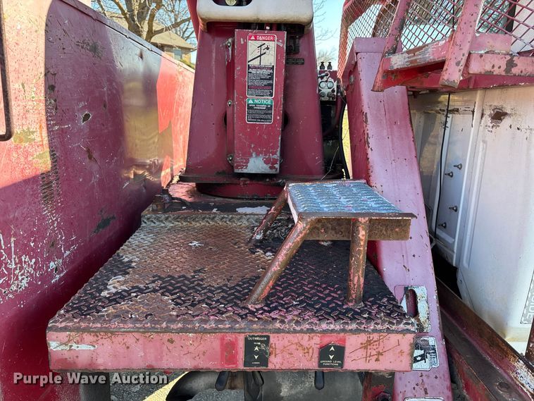 image for item FB3569 1998 Ford F-800 forestry bucket truck