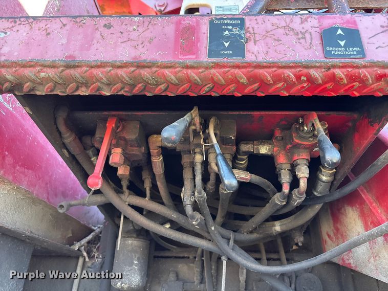 image for item FB3569 1998 Ford F-800 forestry bucket truck