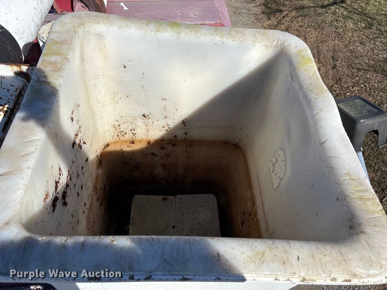 image for item FB3569 1998 Ford F-800 forestry bucket truck