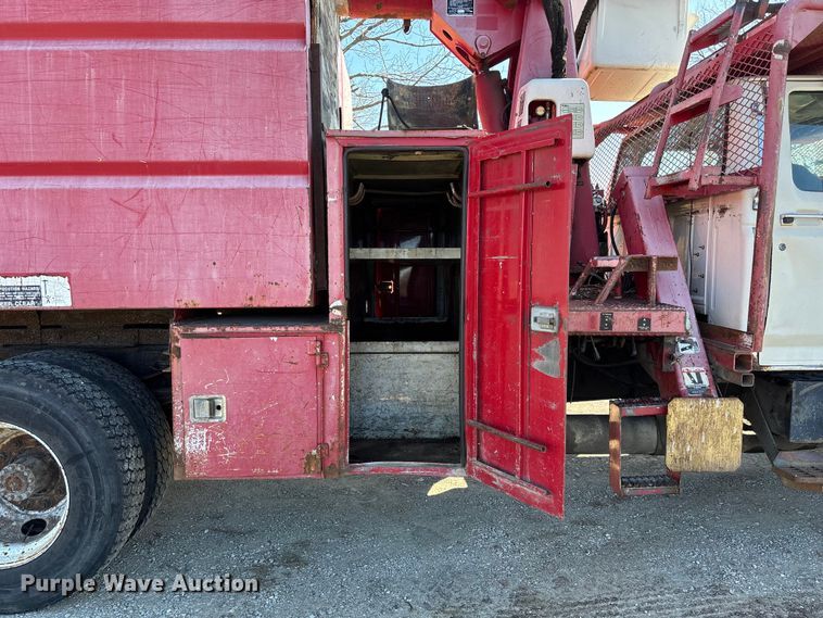 image for item FB3569 1998 Ford F-800 forestry bucket truck