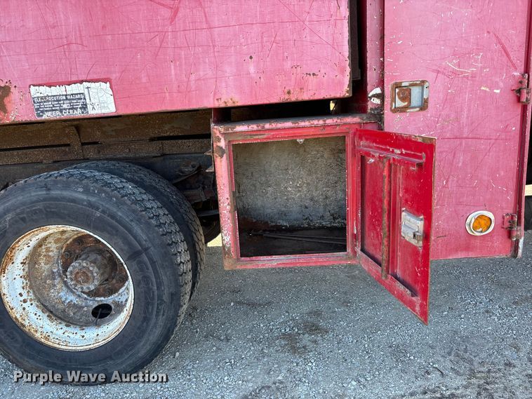 image for item FB3569 1998 Ford F-800 forestry bucket truck