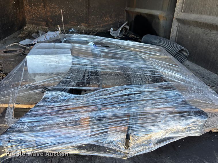 image for item FB3569 1998 Ford F-800 forestry bucket truck