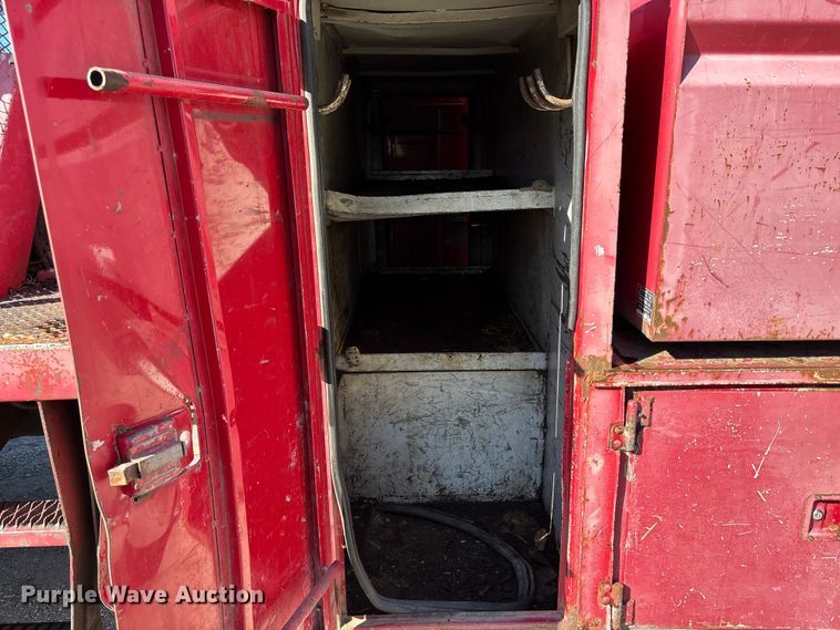 image for item FB3569 1998 Ford F-800 forestry bucket truck