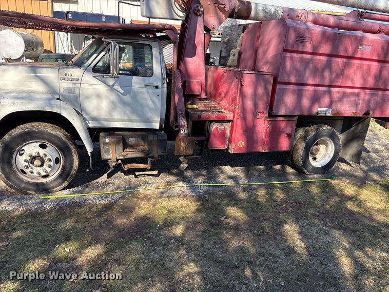 image for item FB3569 1998 Ford F-800 forestry bucket truck