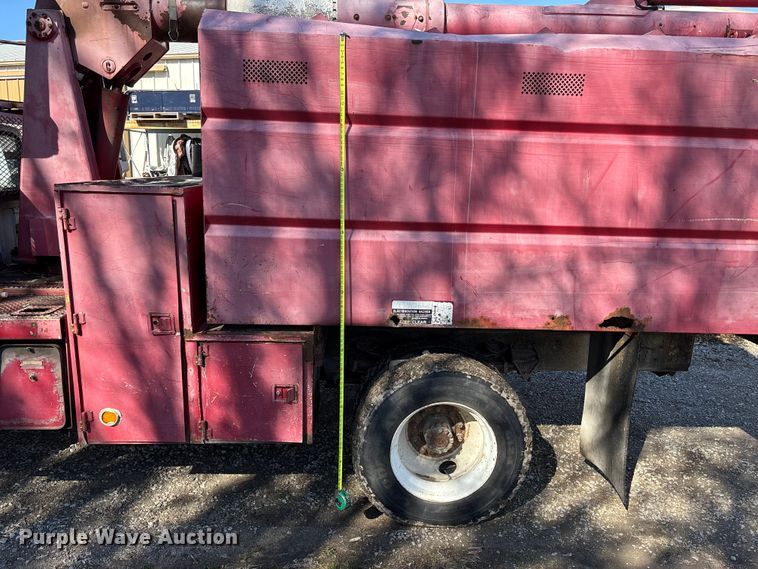 image for item FB3569 1998 Ford F-800 forestry bucket truck