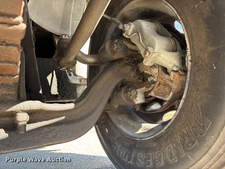 image for item FB3569 1998 Ford F-800 forestry bucket truck