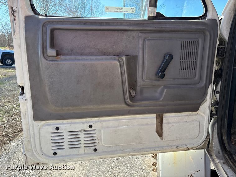 image for item FB3569 1998 Ford F-800 forestry bucket truck