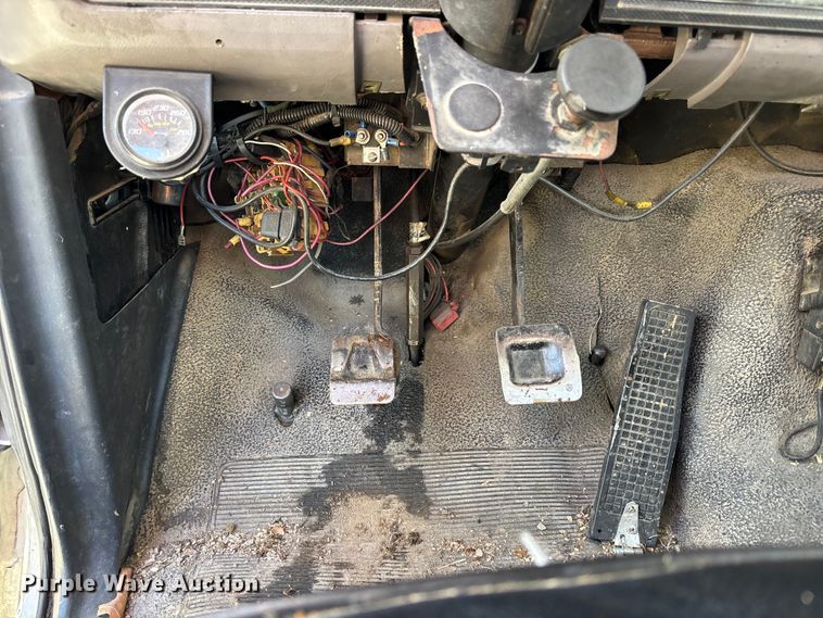 image for item FB3569 1998 Ford F-800 forestry bucket truck