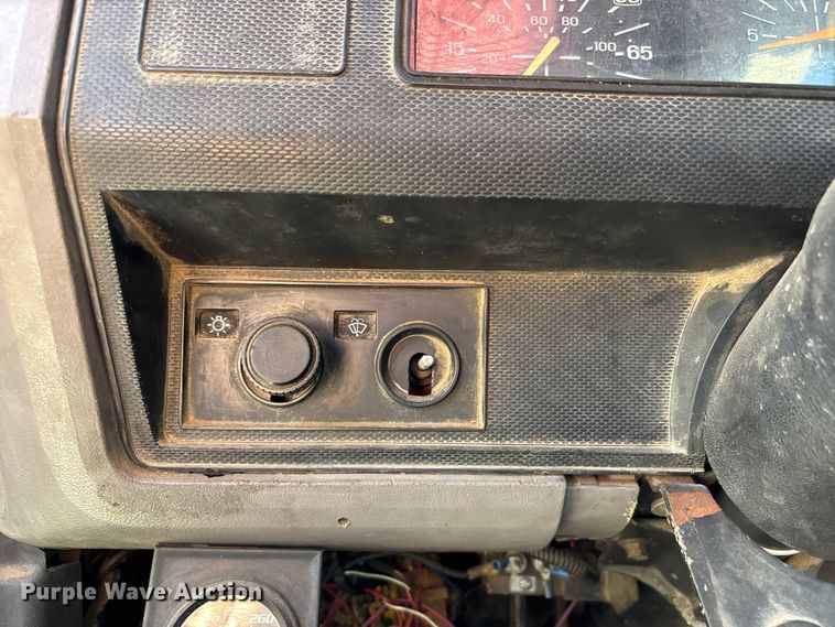 image for item FB3569 1998 Ford F-800 forestry bucket truck