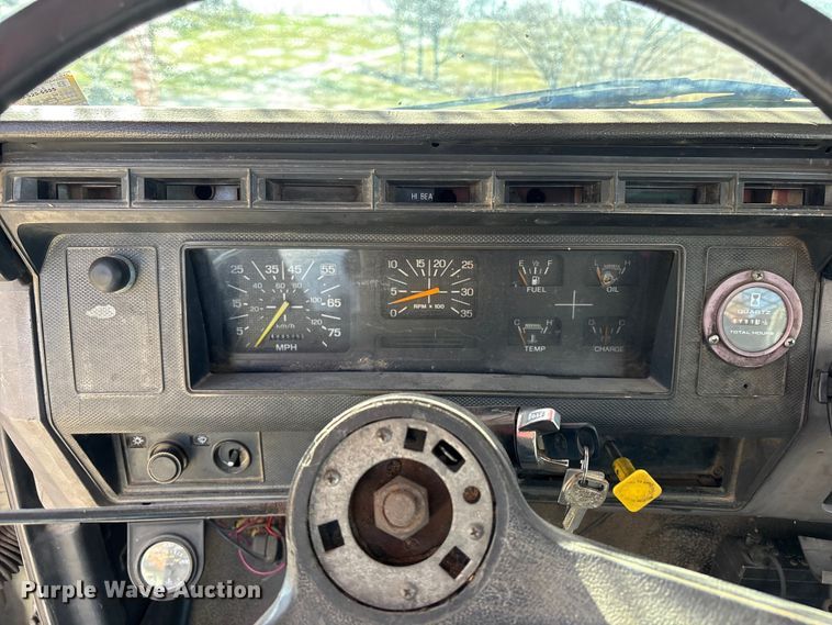 image for item FB3569 1998 Ford F-800 forestry bucket truck