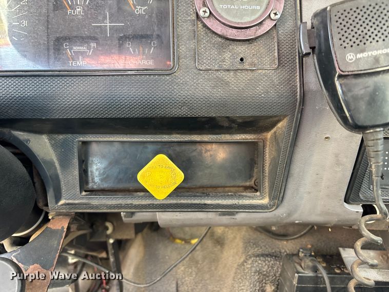 image for item FB3569 1998 Ford F-800 forestry bucket truck