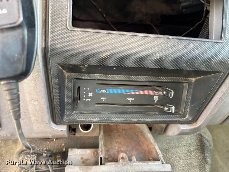 image for item FB3569 1998 Ford F-800 forestry bucket truck