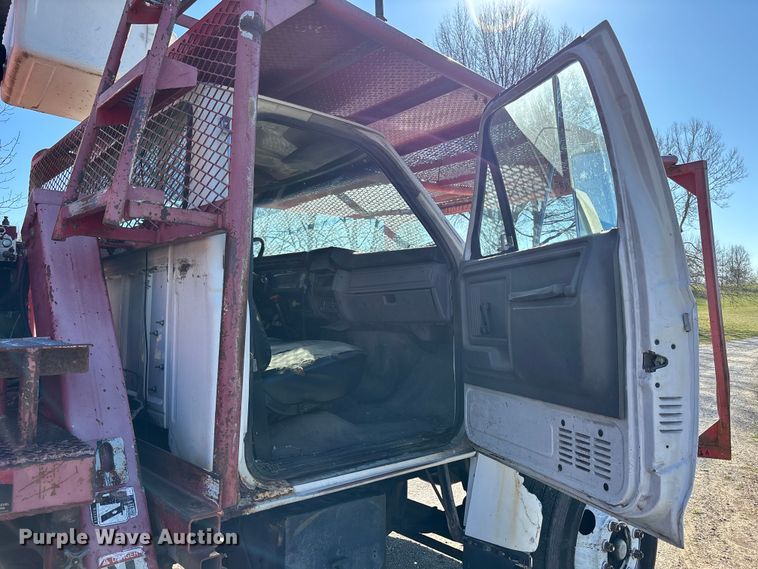 image for item FB3569 1998 Ford F-800 forestry bucket truck